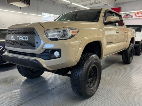Used 2017 Toyota Tacoma SR5 w/ Tow Package AWD/4WD image 2