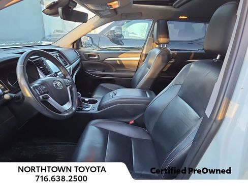 Used 2019 Toyota Highlander XLE image 17
