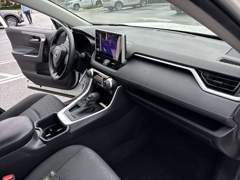 Used 2024 Toyota RAV4 XLE FWD image 32