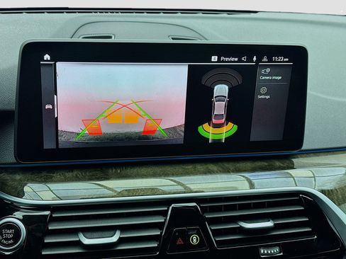 Used 2023 BMW 530e w/ Premium Package image 21