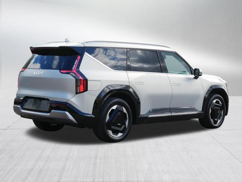 Used 2024 Kia EV9 Land AWD/4WD image 7