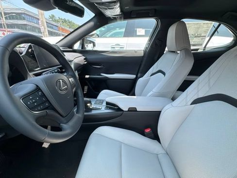 New 2026 Lexus UX 300h AWD image 9