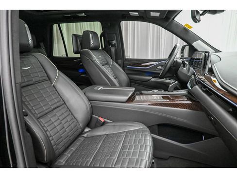 Used 2022 Cadillac Escalade Sport Platinum w/ Heavy-Duty Trailer Package image 15