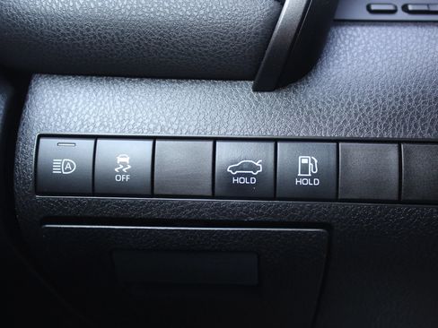 Used 2020 Toyota Camry SE FWD image 24