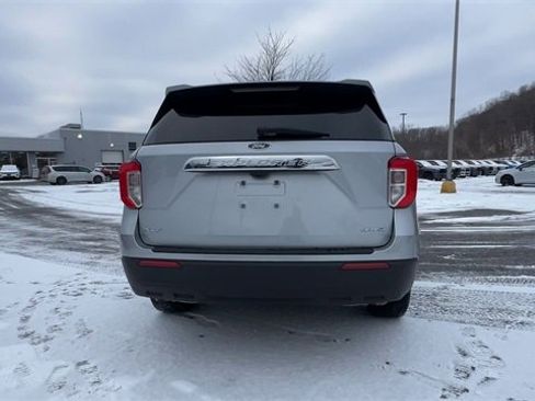 Used 2022 Ford Explorer XLT image 7