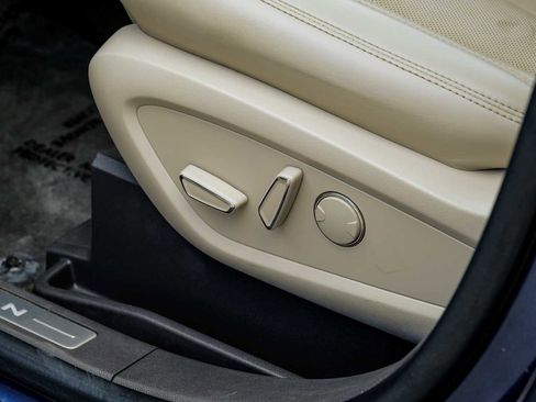 Used 2018 Lincoln MKX Select w/ Select Plus Package image 32