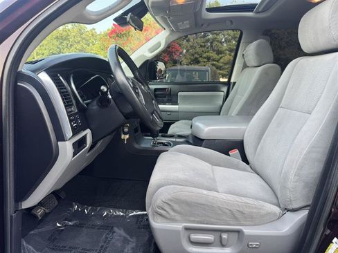 Used 2018 Toyota Sequoia SR5 AWD/4WD image 25