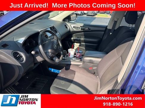 Used 2020 Nissan Pathfinder SV FWD image 9