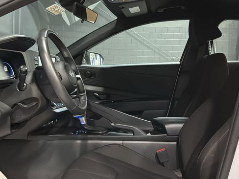 Used 2025 Hyundai Elantra Sport FWD image 10