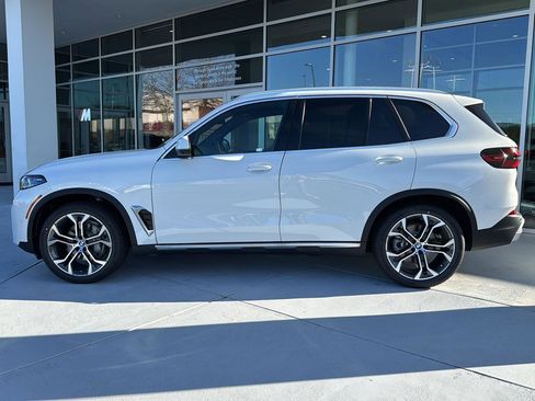 New 2026 BMW X5 sDrive40i image 3