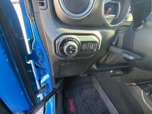 Used 2020 Jeep Gladiator Rubicon AWD/4WD image 15
