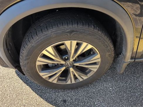 Used 2022 Nissan Rogue SV image 11