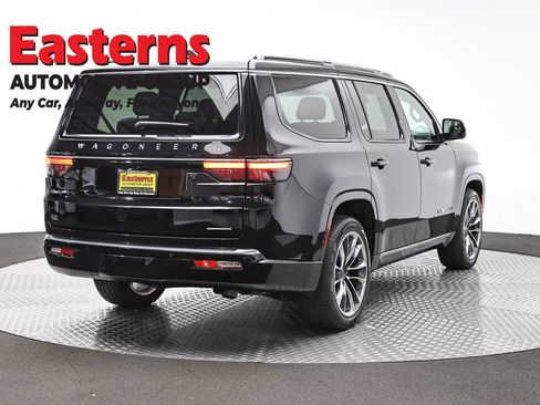 Used 2024 Jeep Wagoneer Series III w/ Premium Group I AWD/4WD image 5