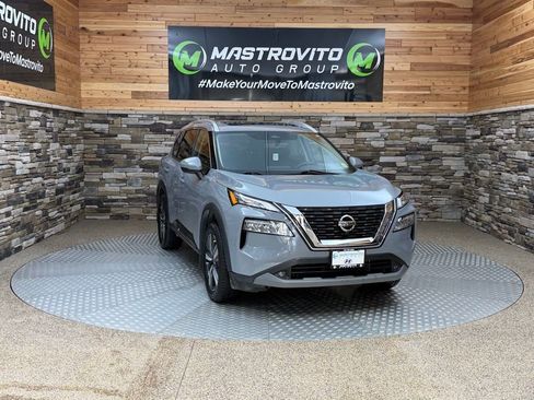 Used 2021 Nissan Rogue SL w/ Premium Package image 2