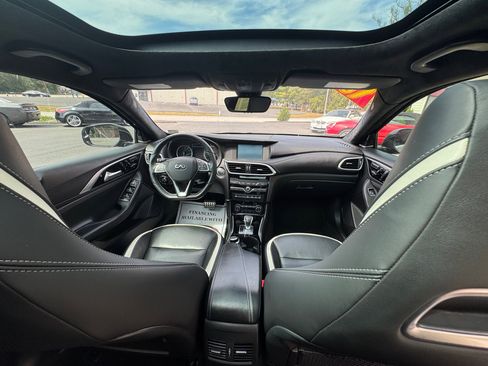 Used 2018 INFINITI QX30 Sport w/ Sport Leather Package image 18