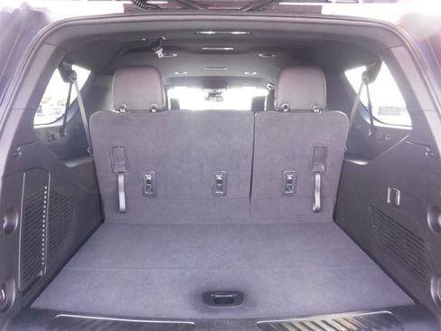 Used 2023 GMC Yukon XL SLT image 6