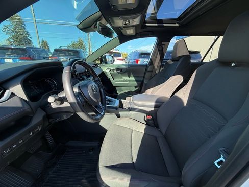 Used 2022 Toyota RAV4 SE w/ Weather & Moonroof Package image 11