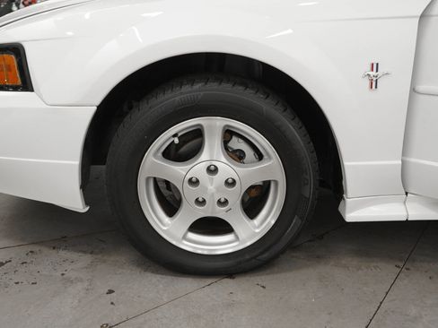 Used 2002 Ford Mustang Convertible RWD image 25