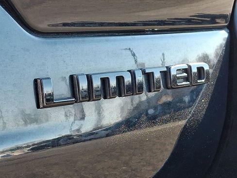 Used 2023 Jeep Grand Cherokee Limited w/ Black Appearance Package image 31