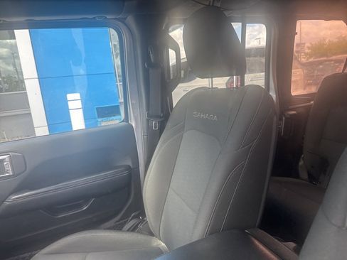 Used 2018 Jeep Wrangler Unlimited Sahara image 20