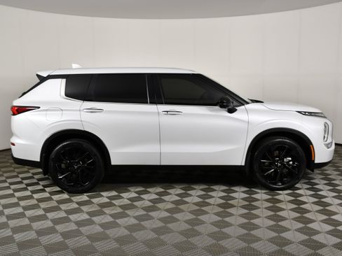 Used 2023 Mitsubishi Outlander SE Black Edition AWD/4WD image 5