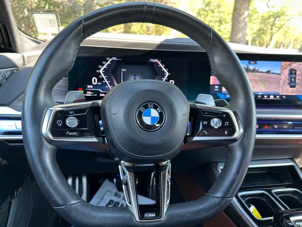 Used 2024 BMW 760i xDrive w/ Executive Package AWD/4WD image 10