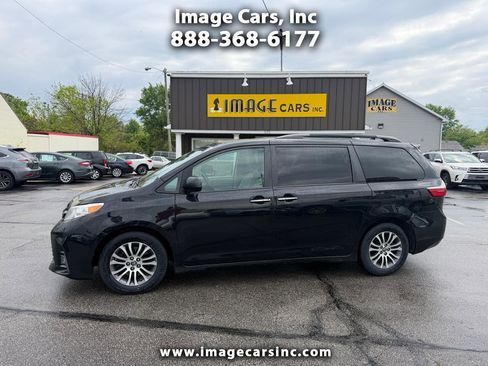 Used 2019 Toyota Sienna XLE FWD image 1