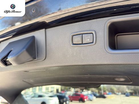 Used 2021 Porsche Macan image 12