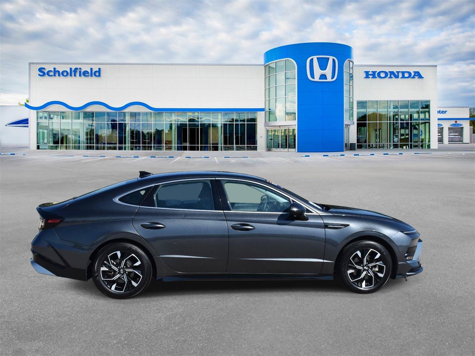 Used 2025 Hyundai Sonata SEL FWD image 2