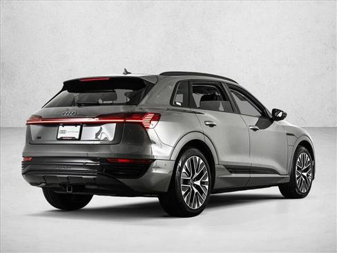 Used 2024 Audi Q8 e-tron Premium Plus w/ Premium Plus Package AWD/4WD image 5