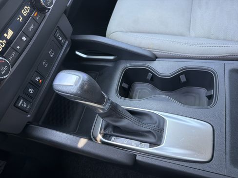 Used 2022 Nissan Frontier SV AWD/4WD image 8
