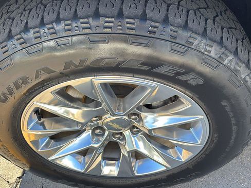 Used 2019 Chevrolet Silverado 1500 LTZ w/ LTZ Plus Package image 13