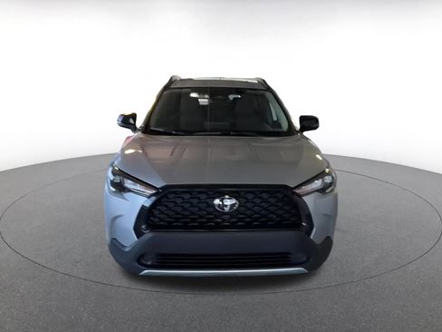 Used 2025 Toyota Corolla Cross LE image 5