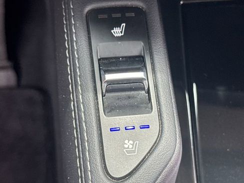 Used 2025 Kia Telluride EX w/ EX Captain's Chair Package FWD image 24