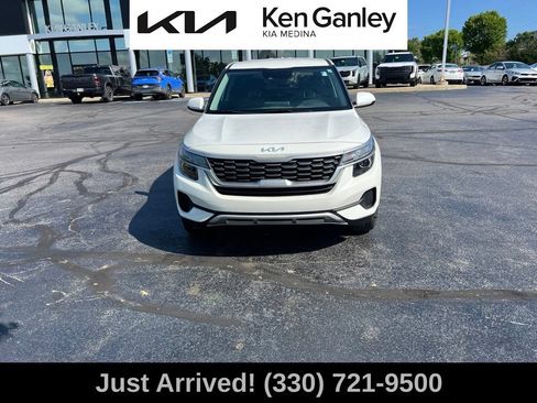Used 2023 Kia Seltos LX AWD/4WD image 2