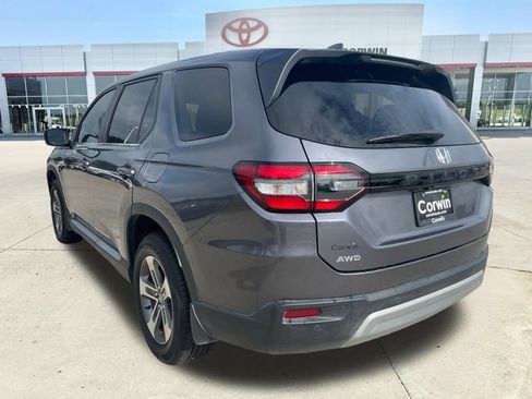 Used 2025 Honda Pilot EX-L image 3