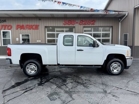 Used 2013 Chevrolet Silverado 2500 W/T w/ Snow Plow Prep Package AWD/4WD image 1