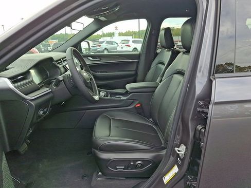 New 2025 Jeep Grand Cherokee L Limited w/ Black Appearance Package image 16