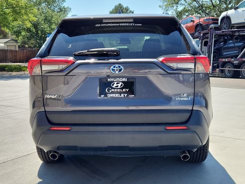 Used 2022 Toyota RAV4 LE AWD/4WD image 4