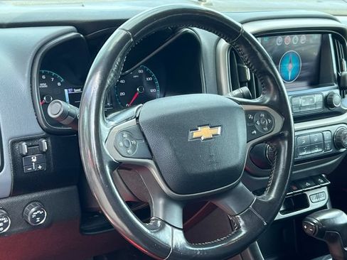 Used 2017 Chevrolet Colorado Z71 AWD/4WD image 2