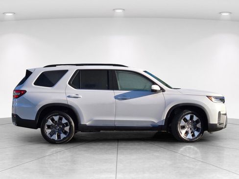 New 2026 Honda Pilot Touring image 3