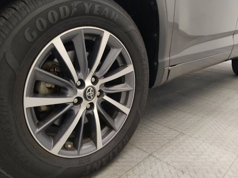 Used 2018 Toyota Highlander XLE FWD image 31