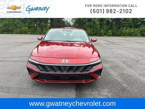 Used 2025 Hyundai Elantra SEL FWD image 2
