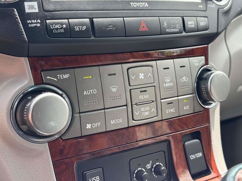 Used 2012 Toyota Highlander Limited AWD/4WD image 17
