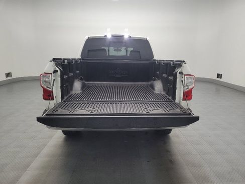 Used 2017 Nissan Titan SV image 29