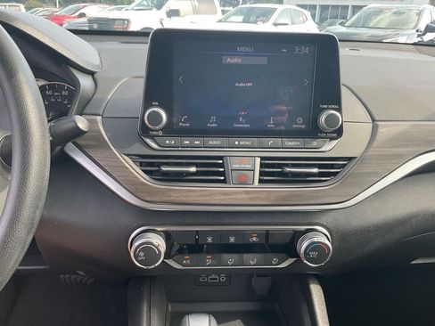 Used 2025 Nissan Altima 2.5 SV FWD image 21
