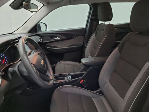 Used 2021 Chevrolet TrailBlazer LS w/ LPO, Blackout Package FWD image 17