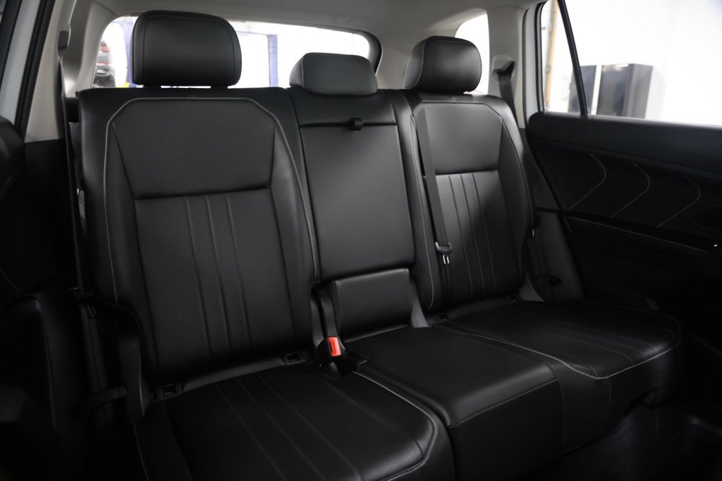 Used 2023 Volkswagen Tiguan SE w/ Panoramic Sunroof Package AWD/4WD image 18