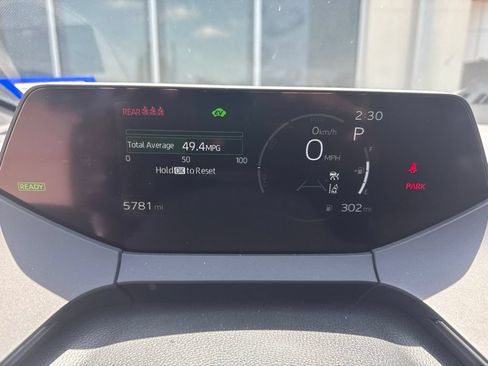 Used 2025 Toyota Prius LE FWD image 10