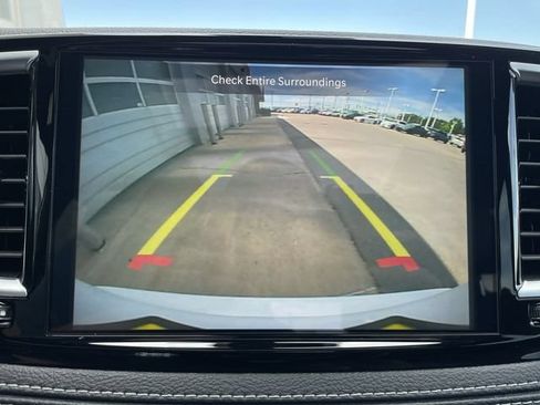 Used 2026 Chrysler Pacifica Limited FWD image 17